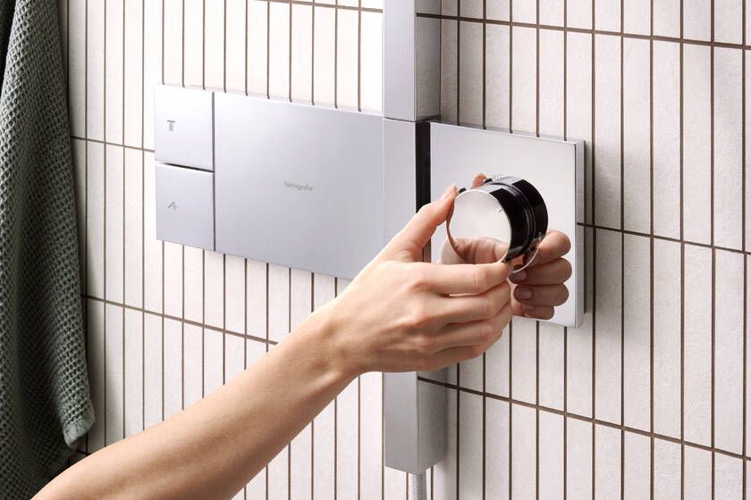 Dušo sistema HANSGROHE Raindance Alive Q 1jet su termostatu, chromo, 24580000 Dušo sistema HANSGROHE Raindance Alive Q 1jet su termostatu, chromo, 24580000