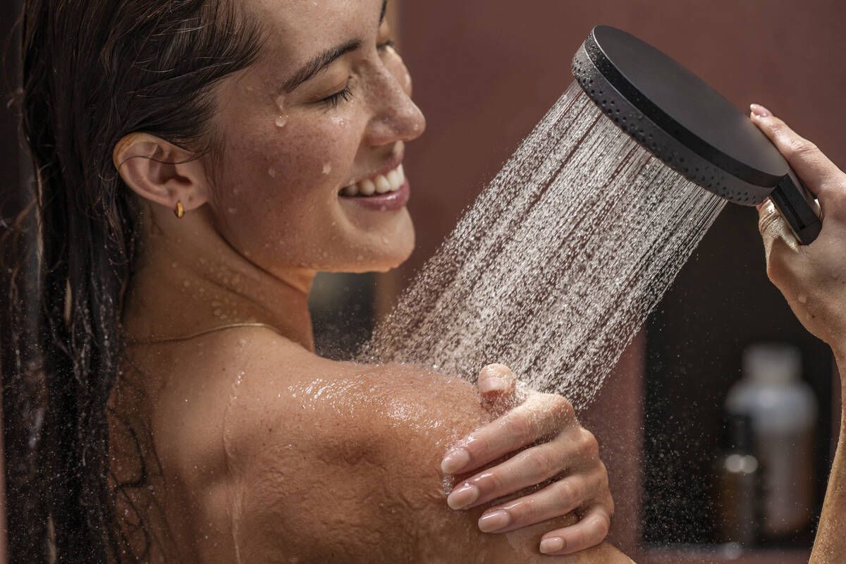 Dušo komplektas Hansgrohe Raindance Alive Select S 125 mm, 3 srovių, EcoSmart, su Unica S Puro 90 cm dušo stovu, matt black24603670