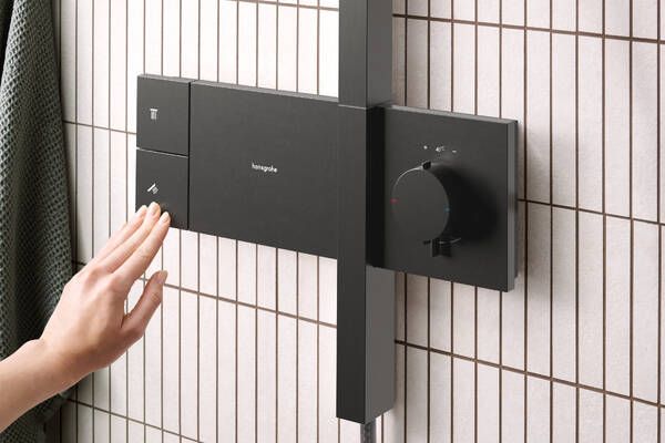 Dušo sistema HANSGROHE Raindance Alive Q 1jet su termostatu, šlifuoto juodo chromo, 24580340 Dušo sistema HANSGROHE Raindance Alive Q 1jet su termostatu, šlifuoto juodo chromo, 24580340