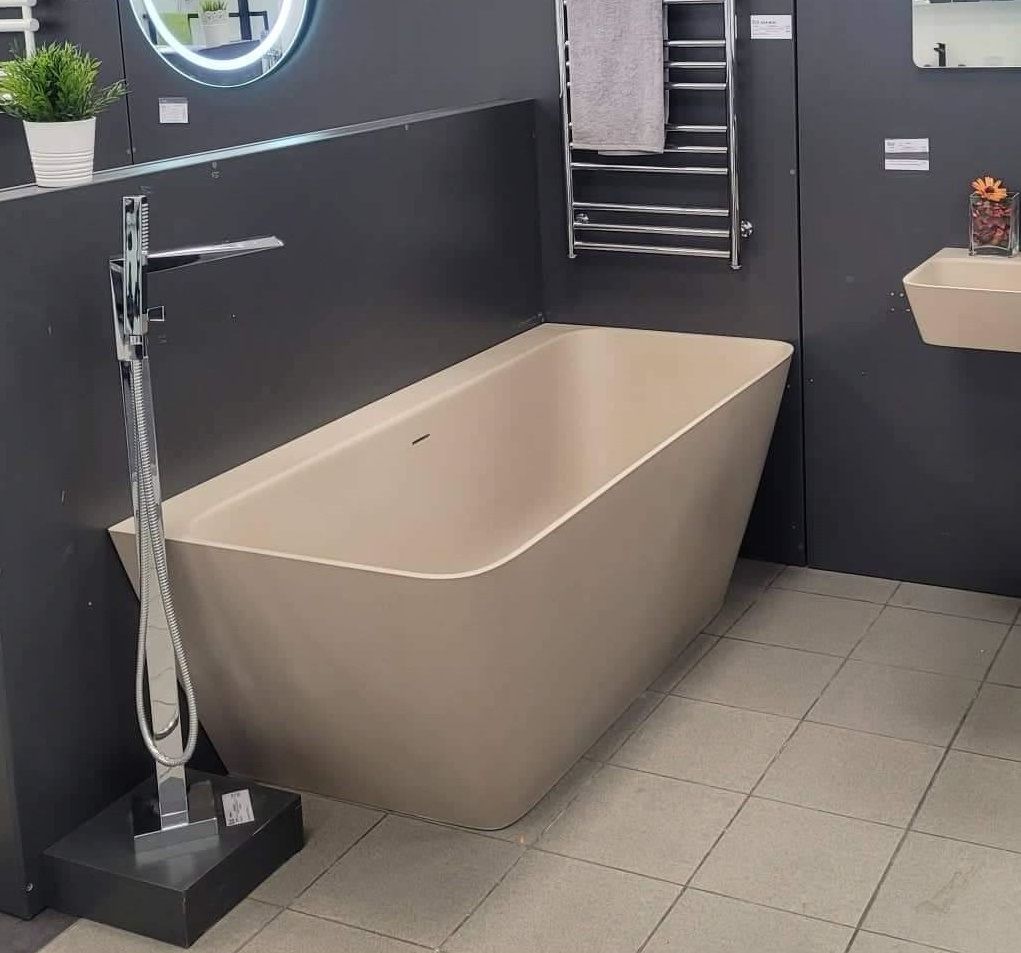 Vonia QUADRO WALL CAFFE LATTE 160x75 cm, silkstone, su sifonu Vonia QUADRO WALL CAFFE LATTE 160x75 cm, silkstone, su sifonu