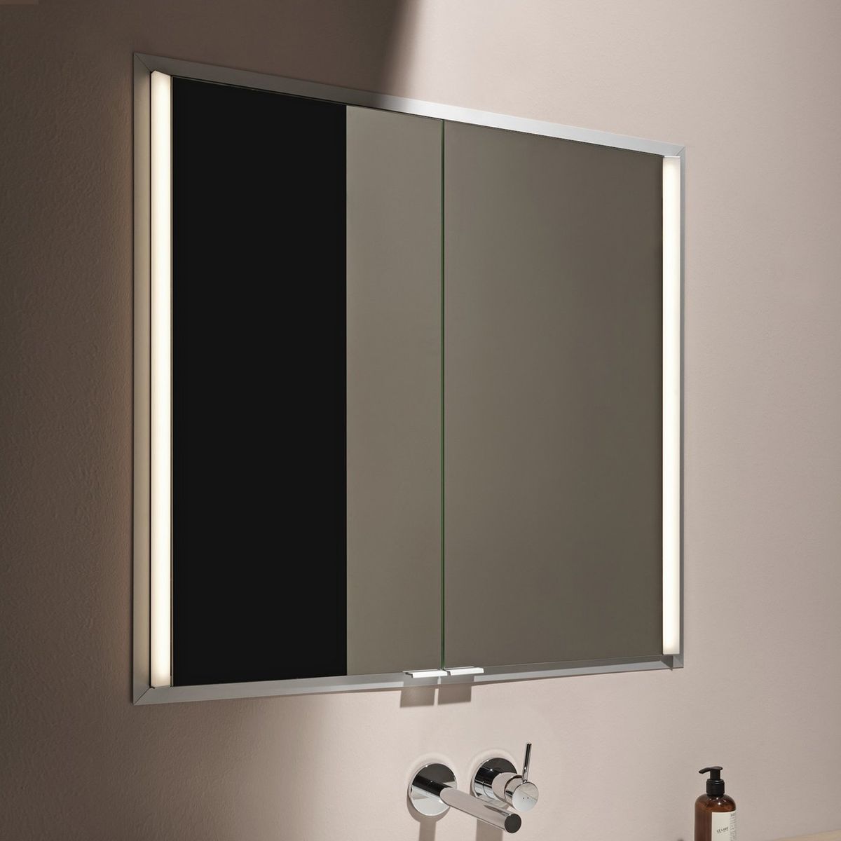 Veidrodinė spintelė FRAME 25 su apšvietimu 800x150x750mm, H4085039001441 Veidrodinė spintelė FRAME 25 su apšvietimu 800x150x750mm, H4085039001441