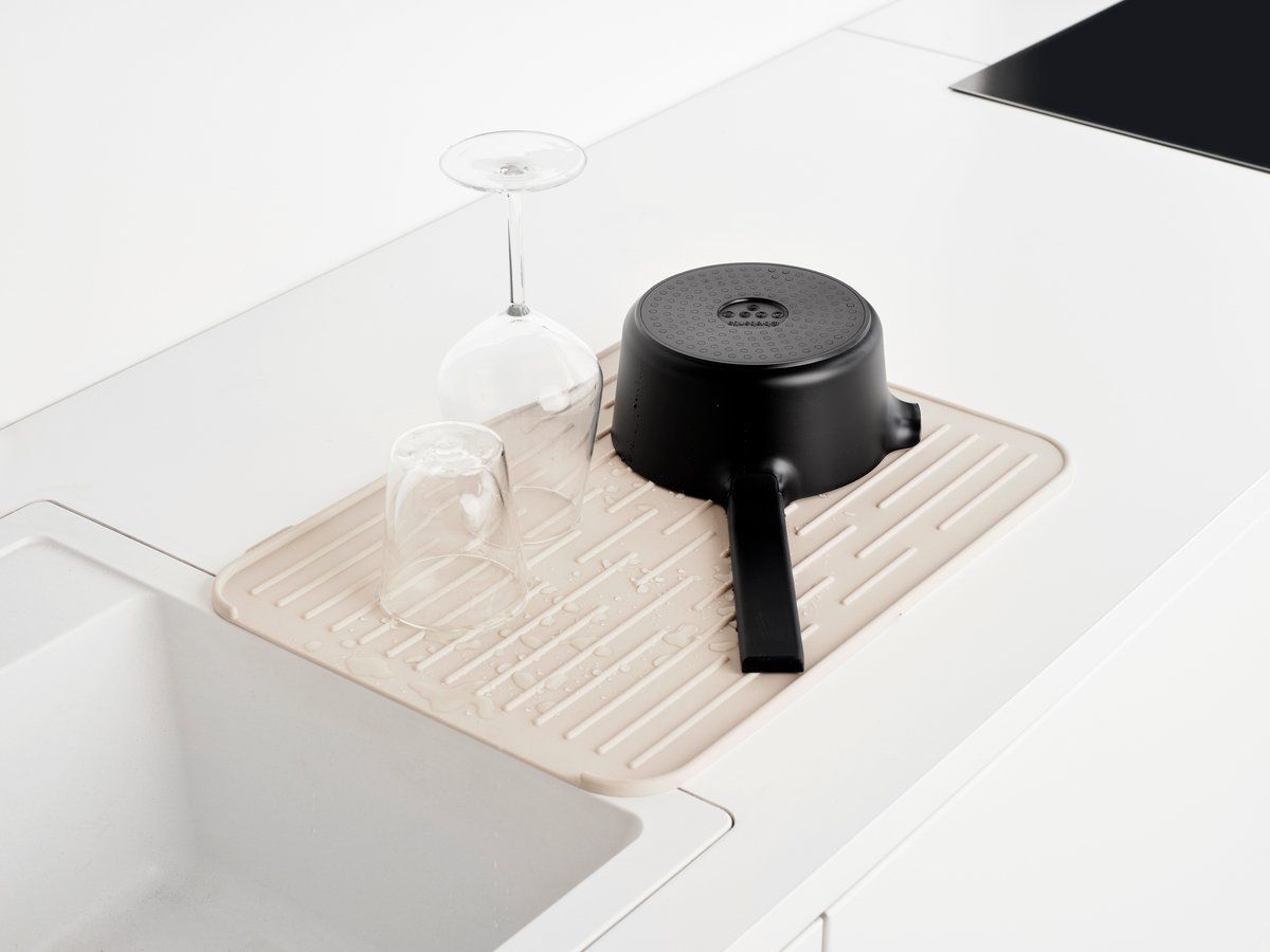 Silikoninis kilimėlis indams džiovinti Brabantia 44x32cm, Soft Beige, 252044