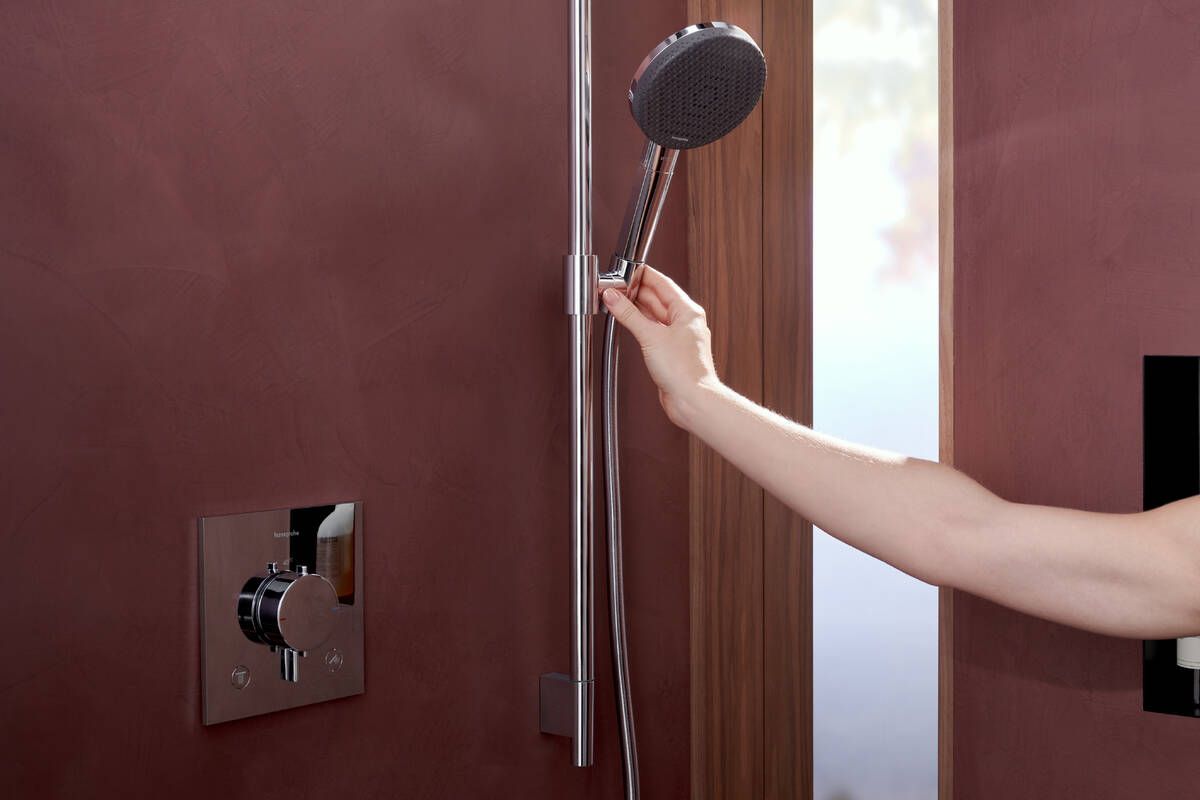 Dušo komplektas Hansgrohe Raindance Alive Select S su dušo stovu ir Isiflex žarna, chromo spalvos, 24603000 Dušo komplektas Hansgrohe Raindance Alive Select S su dušo stovu ir Isiflex žarna, chromo spalvos, 24603000