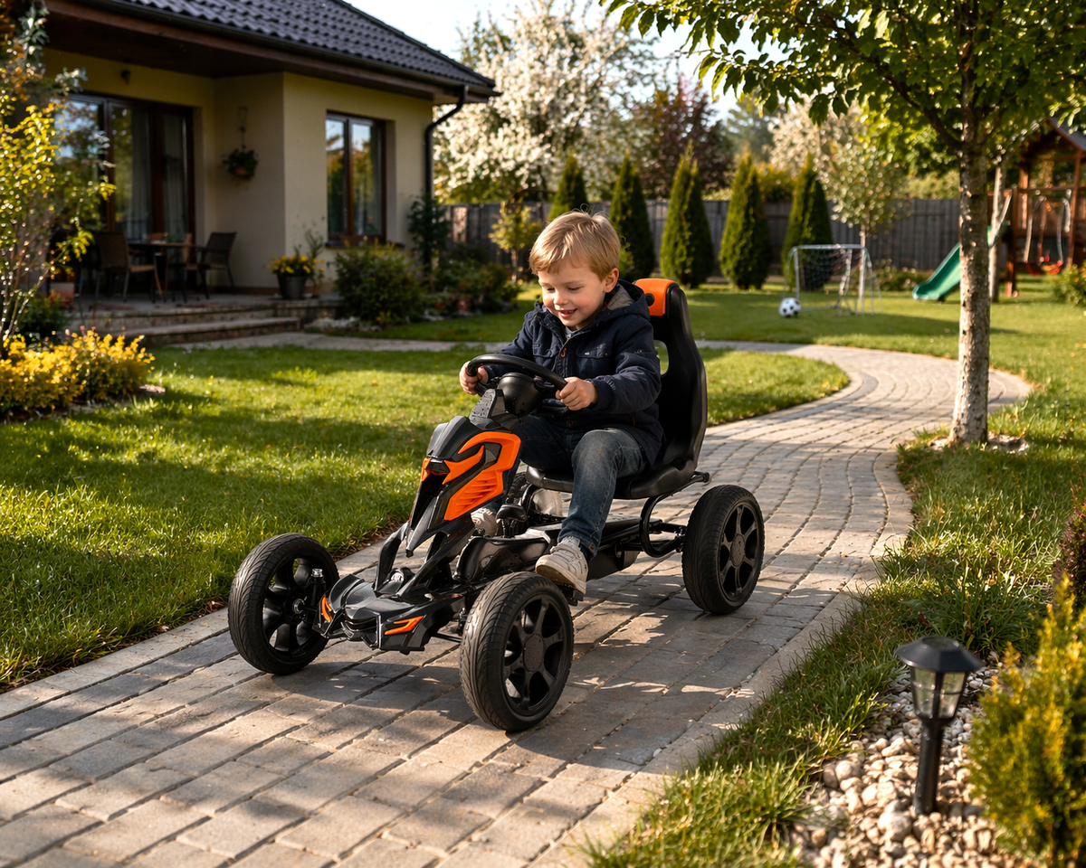 Minamas vaikiškas kartingas HATIS, oranžinis/juodas Minamas vaikiškas kartingas HATIS, oranžinis/juodas