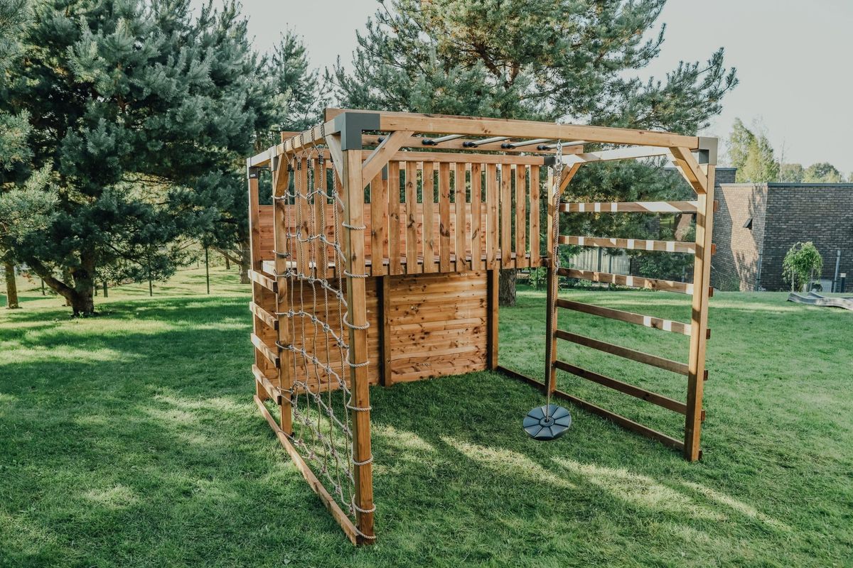 Medinė vaikų žaidimų aikštelė HATIS „Kubu“ Medinė vaikų žaidimų aikštelė HATIS „Kubu“
