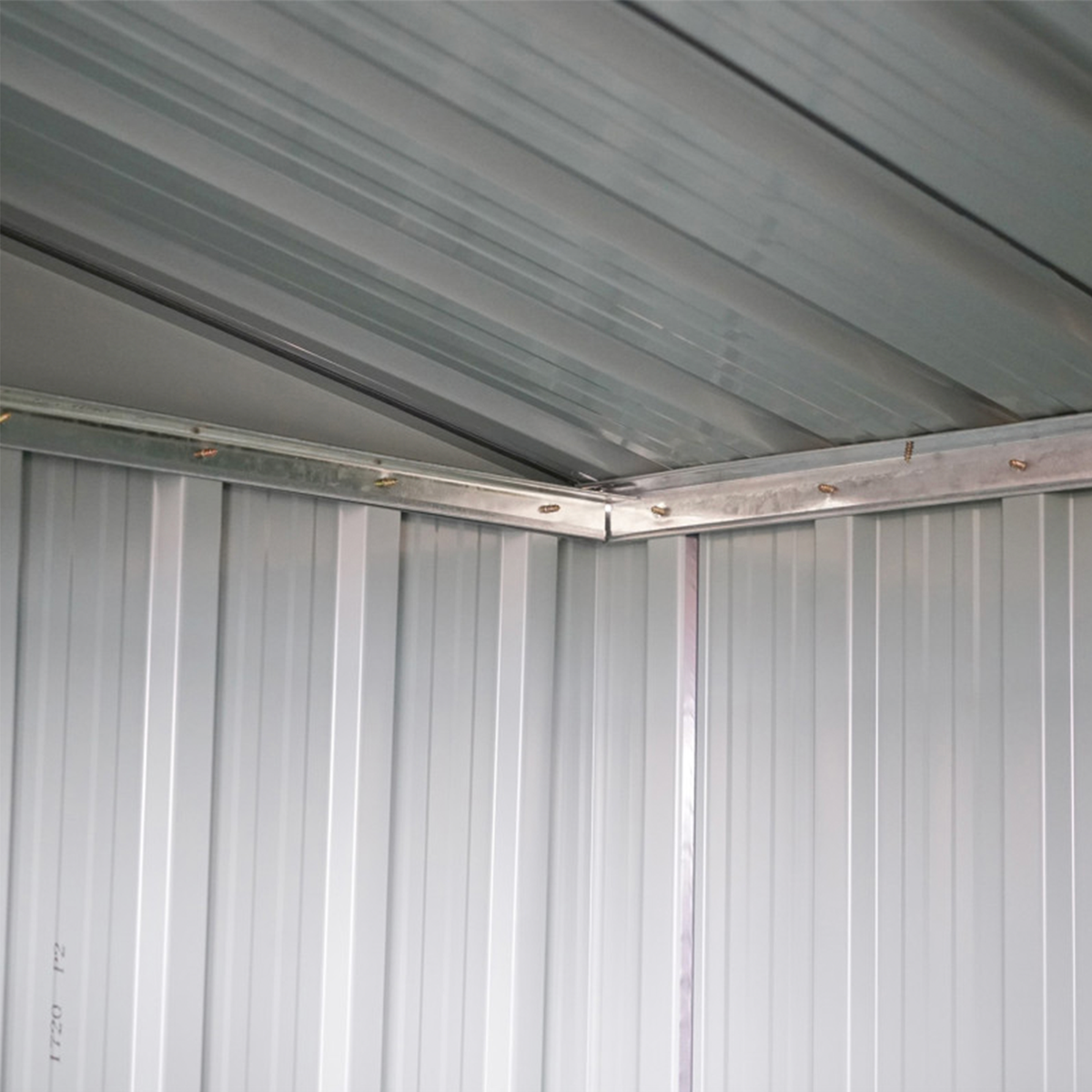 Metalinis sandėliukas su stoglangiu, 2,3 m2