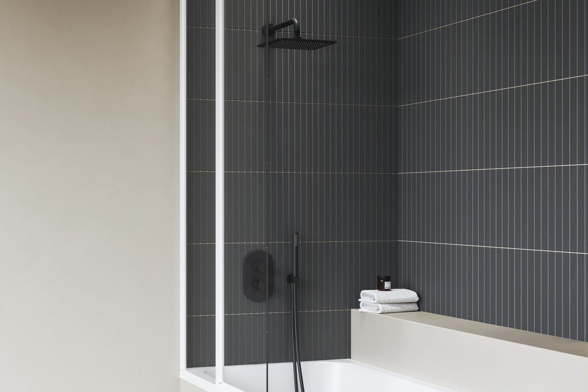 Kvadratinė lietaus dušo galva 986.20BLM 250 mm, juoda matinė, X070521 Kvadratinė lietaus dušo galva 986.20BLM 250 mm, juoda matinė, X070521