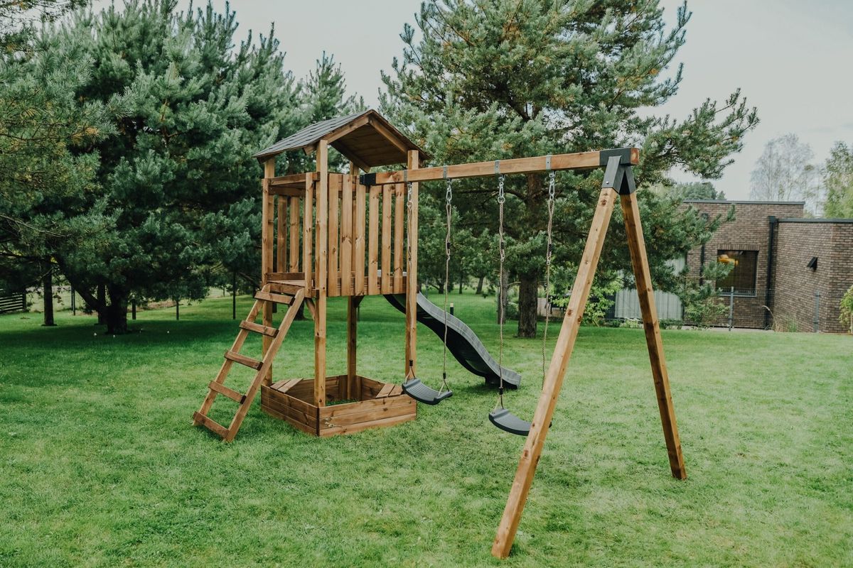 Medinė vaikų žaidimų aikštelė HATIS „Kona“ su priedais, antracito Medinė vaikų žaidimų aikštelė HATIS „Kona“ su priedais, antracito