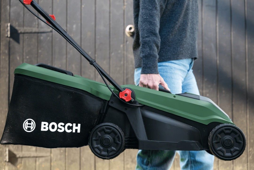Vejapjovė Bosch Rotak 18V-32, 1x4Ah 06008B9P00 Vejapjovė Bosch Rotak 18V-32, 1x4Ah 06008B9P00