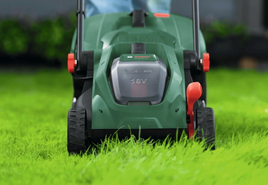 Vejapjovė Bosch Rotak 18V-32, 1x4Ah 06008B9P00 Vejapjovė Bosch Rotak 18V-32, 1x4Ah 06008B9P00