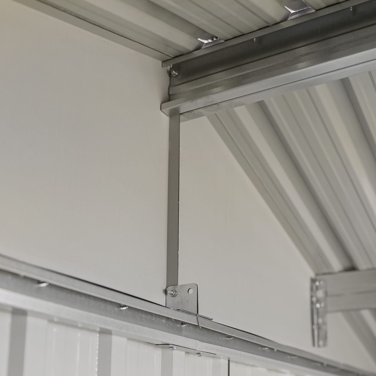 Metalinis sandėliukas "Apuokas" su malkine, 3,5 m2 Metalinis sandėliukas "Apuokas" su malkine, 3,5 m2