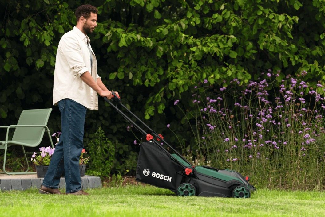 Vejapjovė Bosch Rotak 18V2-38, 2x4Ah, 06008B9M00 Vejapjovė Bosch Rotak 18V2-38, 2x4Ah, 06008B9M00