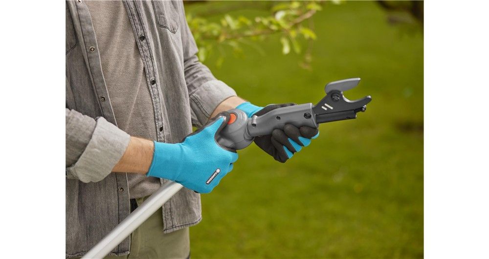 Akumuliatorinės teleskopinės genėjimo žirklės Gardena HighCut 250/18V P4A paruoštas naudojimui rinki Akumuliatorinės teleskopinės genėjimo žirklės Gardena HighCut 250/18V P4A paruoštas naudojimui rinki