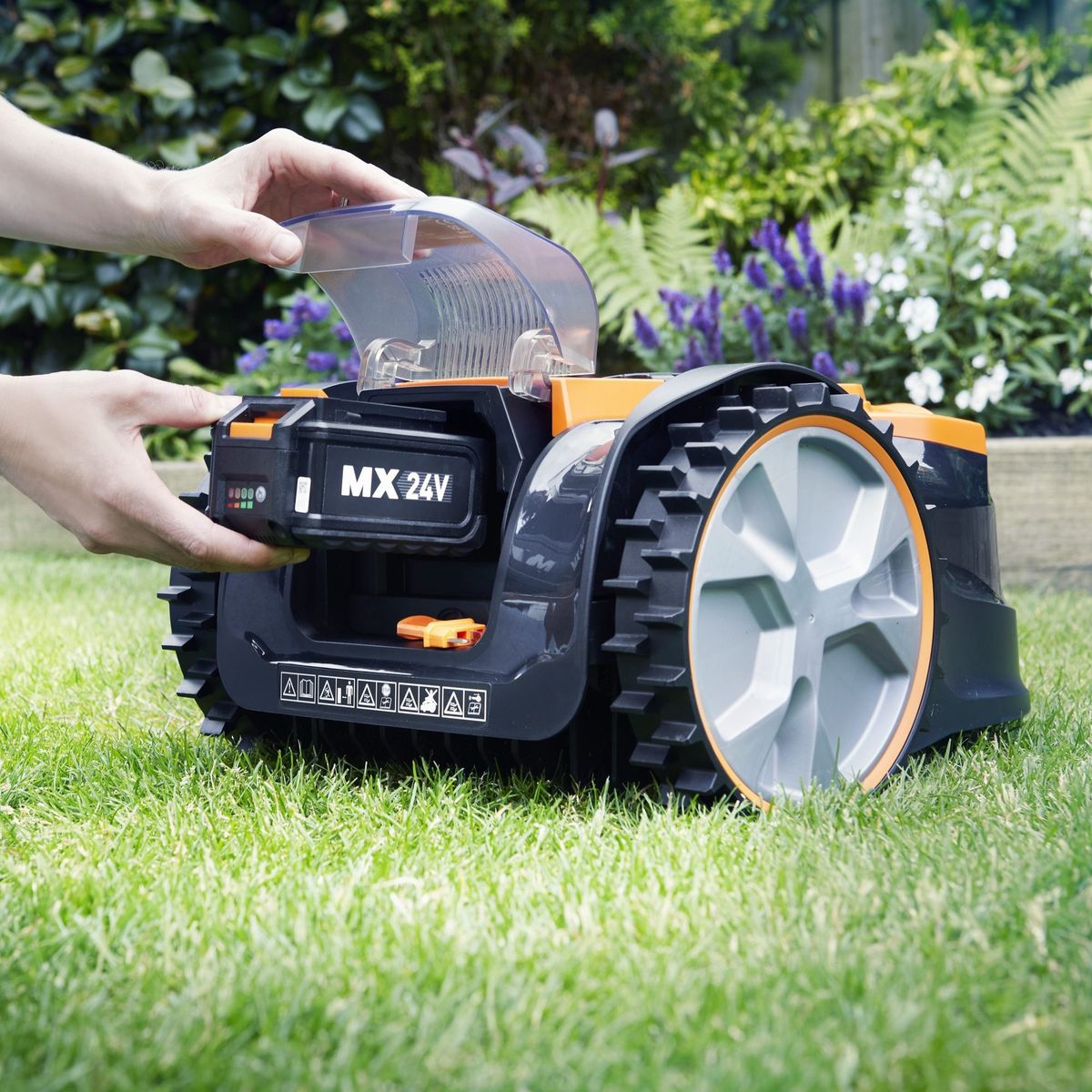 Belaidis vejos pjovimo robotas Lawnmaster 24 V, 4 Ah,250m2 Belaidis vejos pjovimo robotas Lawnmaster 24 V, 4 Ah,250m2