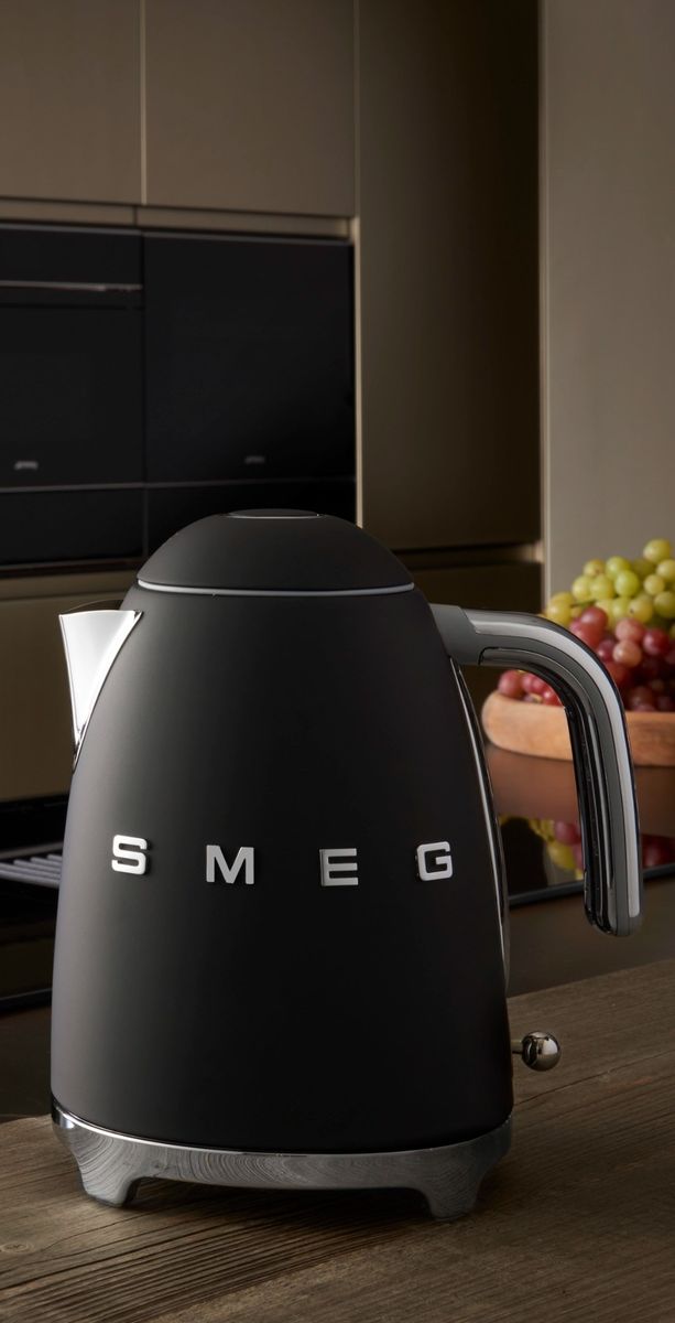 SMEG elektrinis virdulys, 1,7 l, KLF03BLMEU, (juoda matinė)