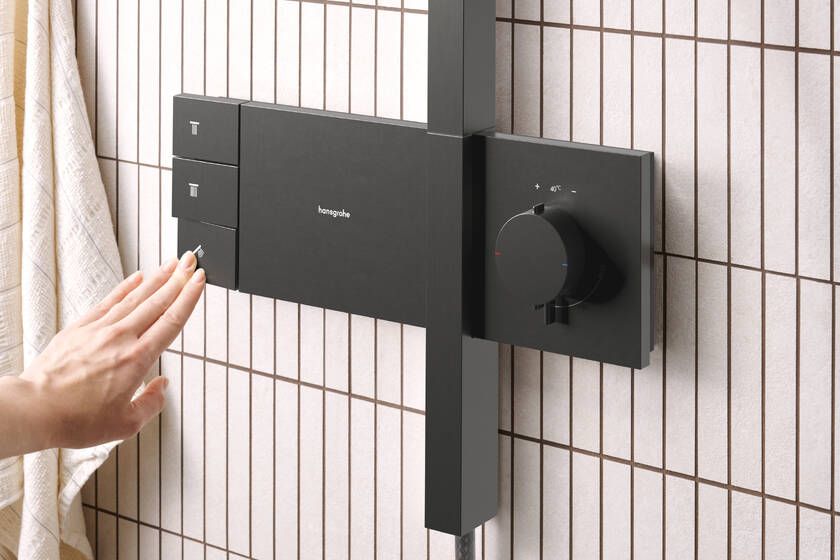 Dušo sistema HANSGROHE Raindance Alive Q su termostatu, šlifuoto juodo chromo, 24590340 Dušo sistema HANSGROHE Raindance Alive Q su termostatu, šlifuoto juodo chromo, 24590340