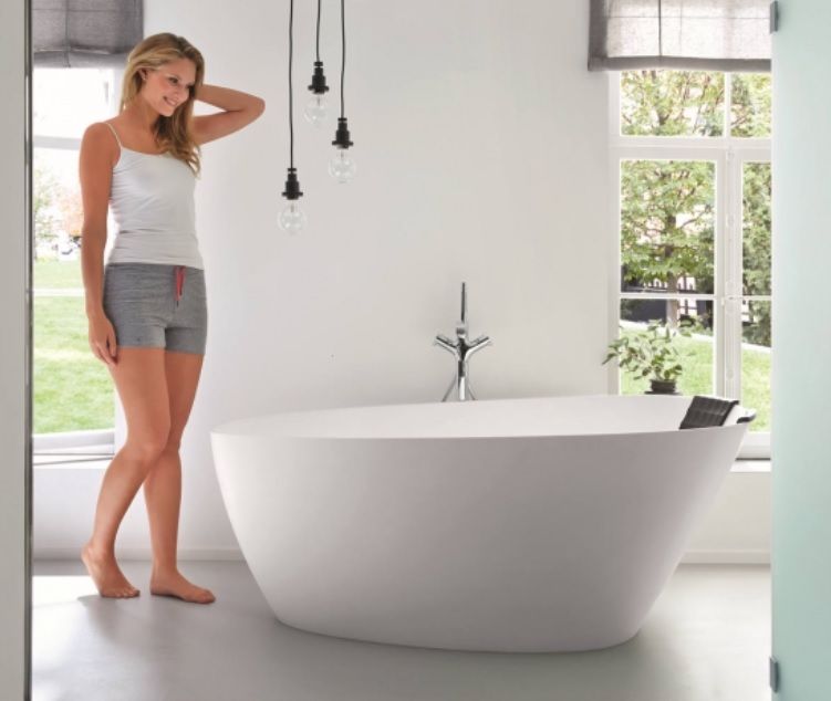 Akmens masės vonia Riho Toledo 158x110 cm, balta matinė, B126001105 Akmens masės vonia Riho Toledo 158x110 cm, balta matinė, B126001105