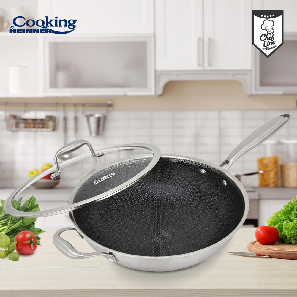 Wok keptuvė su dangčiu nerūdijančio plieno su keramikos danga 4.5L 30x8.5cm HR-MRK-28W HEINNER Wok keptuvė su dangčiu nerūdijančio plieno su keramikos danga 4.5L 30x8.5cm HR-MRK-28W HEINNER