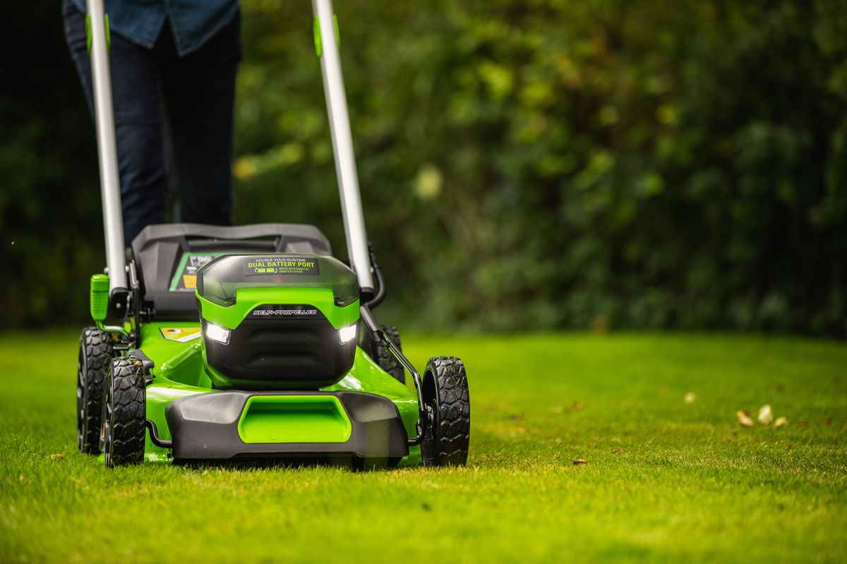 SAVAEIGĖ VEJAPJOVĖ Greenworks GD60LM46SP