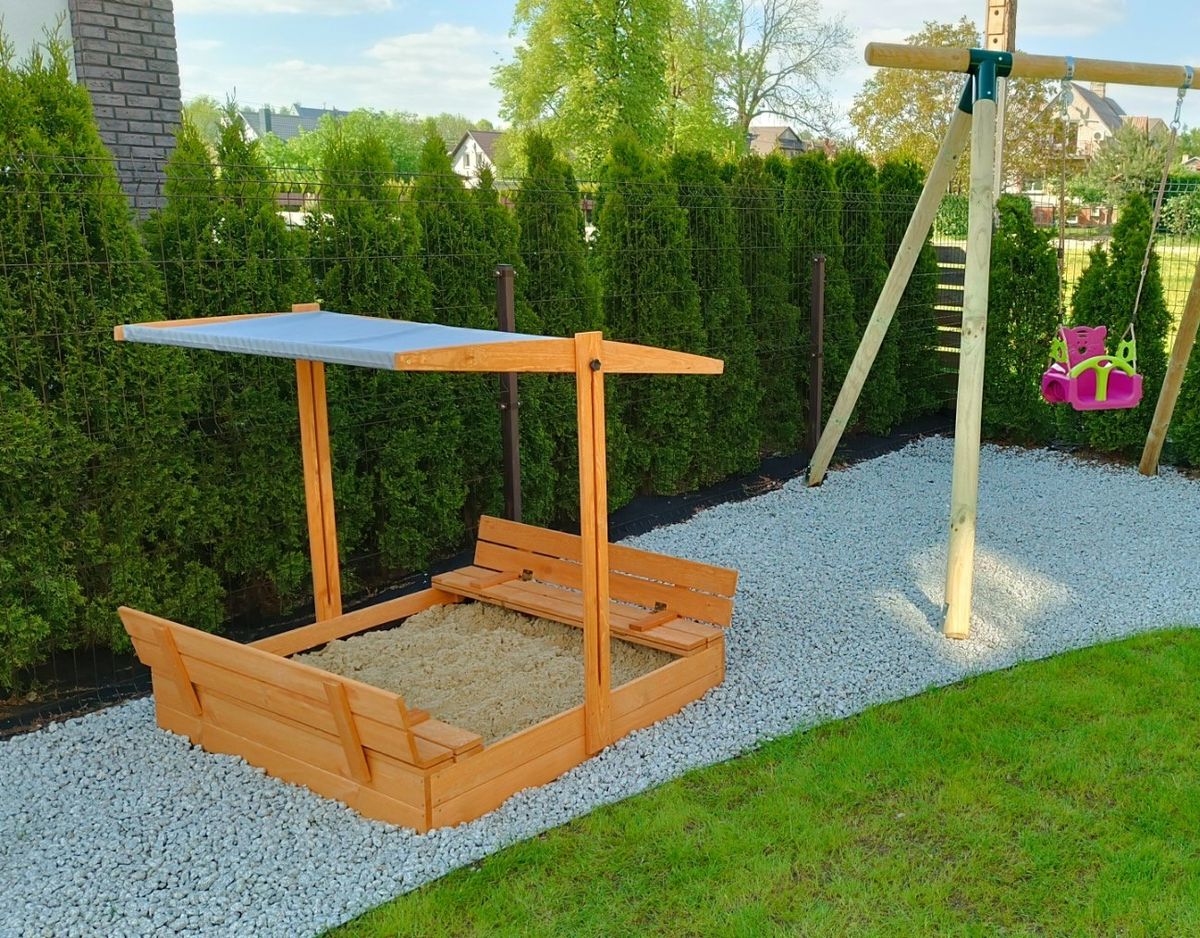 Smėlio dėžė HATIS, 120x120 cm, su žaliu stogeliu ir 250 kg smėlio Smėlio dėžė HATIS, 120x120 cm, su žaliu stogeliu ir 250 kg smėlio