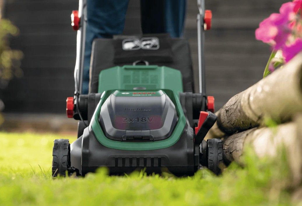 Vejapjovė Bosch Rotak 18V2-38, 2x4Ah, 06008B9M00 Vejapjovė Bosch Rotak 18V2-38, 2x4Ah, 06008B9M00