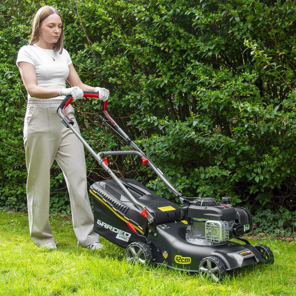 Benzininė vejapjovė GARDEO PRO, GTTAC41T144-24 Benzininė vejapjovė GARDEO PRO, GTTAC41T144-24