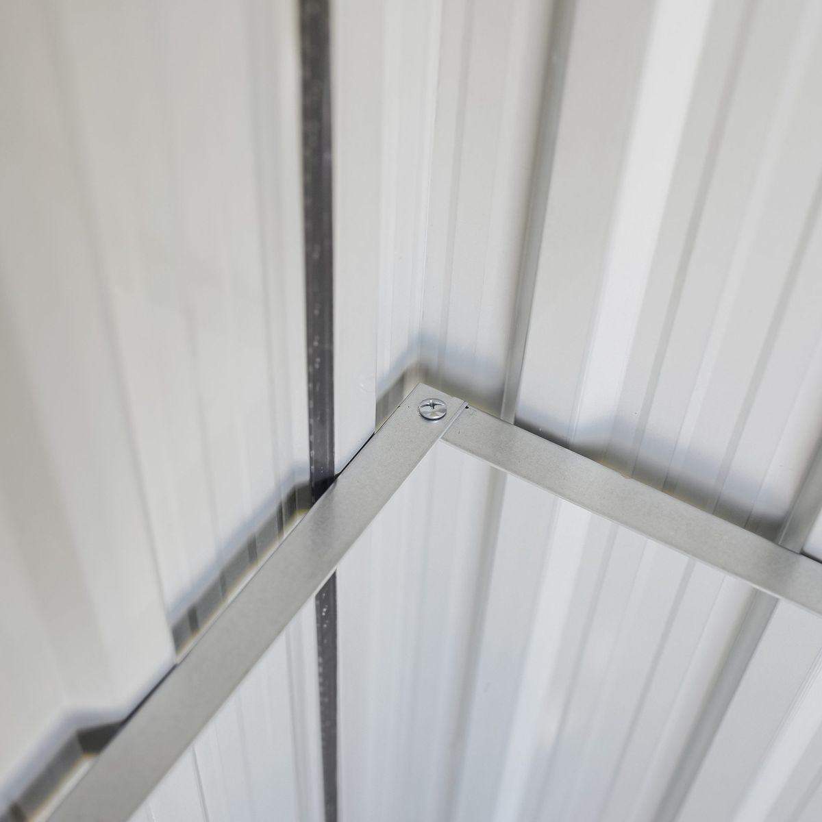 Metalinis sandėliukas "Apuokas" su malkine, 3,5 m2 Metalinis sandėliukas "Apuokas" su malkine, 3,5 m2