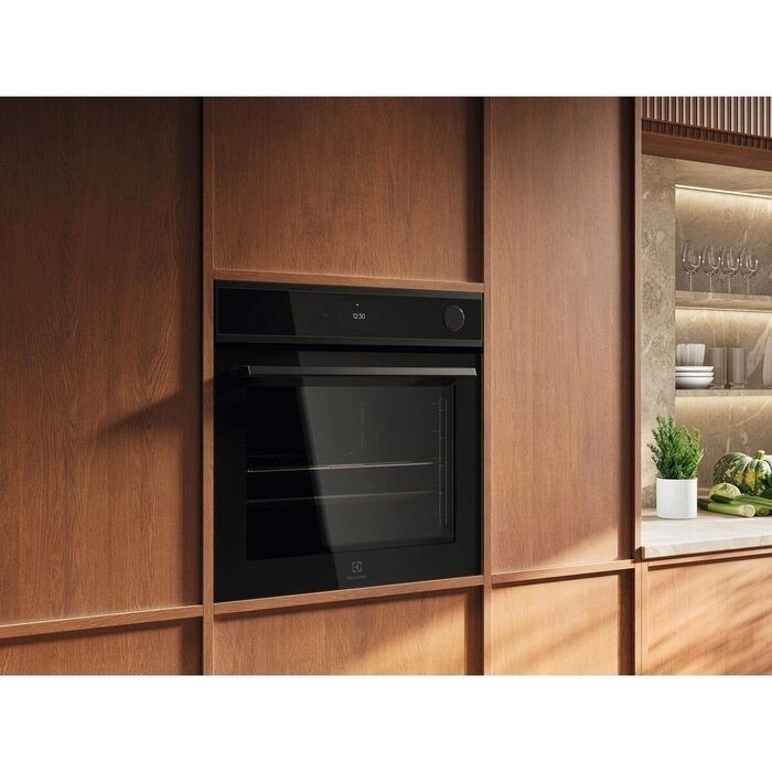 Orkaitė ELECTROLUX EOC9P3XH, pirolizė, daliniai garai (50%),WIFI, A++