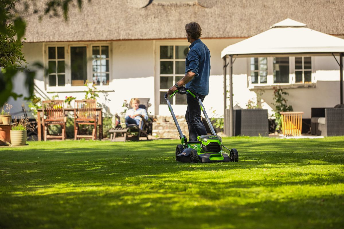 SAVAEIGĖ VEJAPJOVĖ Greenworks GD60LM46SP