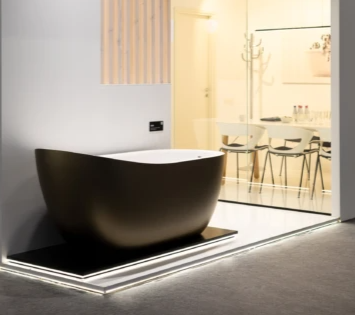 Laisvai pastatoma Xonyx™ lieto akmens vonia Balteco GAIA 174x78x77/62 cm, juodai dažyta išore