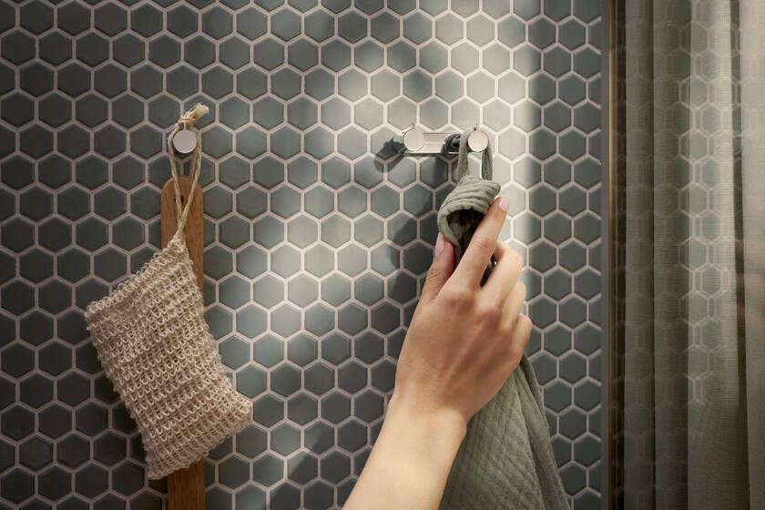 Dvigubas rankšluosčių kabliukas HANSGROHE AddStoris S, chromas, 41785000 Dvigubas rankšluosčių kabliukas HANSGROHE AddStoris S, chromas, 41785000