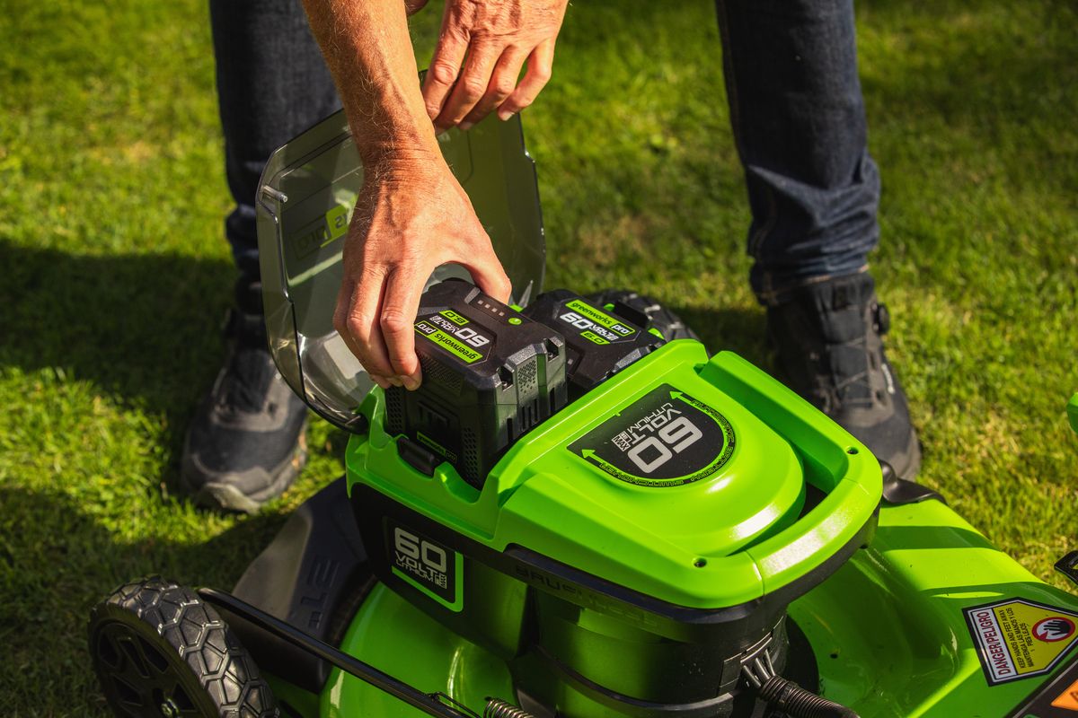 SAVAEIGĖ VEJAPJOVĖ Greenworks GD60LM46SP