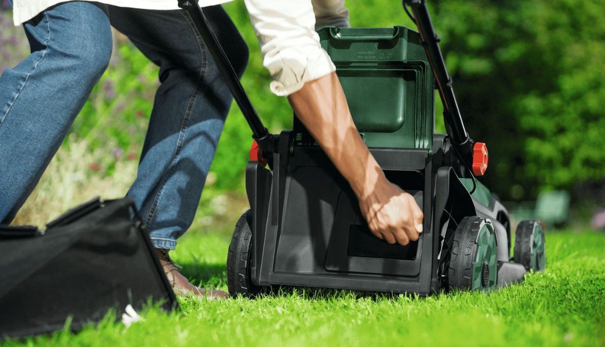 Vejapjovė Bosch Rotak 18V2-38, 2x4Ah, 06008B9M00 Vejapjovė Bosch Rotak 18V2-38, 2x4Ah, 06008B9M00