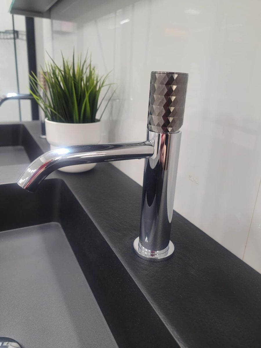 Maišytuvas praustuvui Xenon Charme su Graphite rankenėle Maišytuvas praustuvui Xenon Charme su Graphite rankenėle