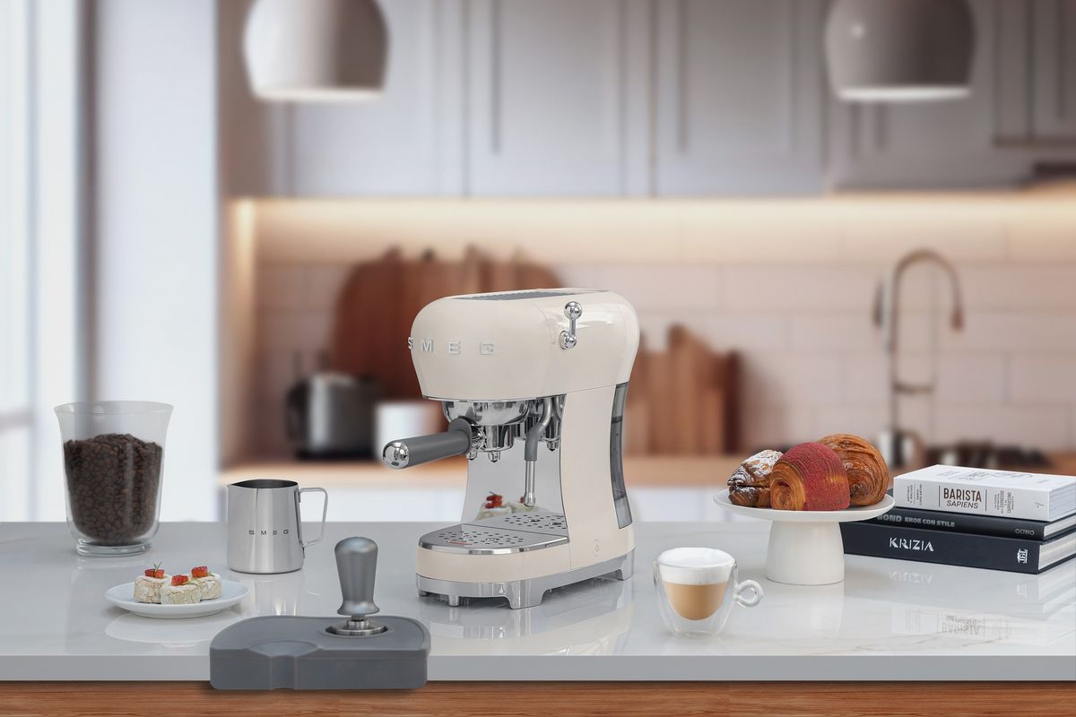 Kavos virimo aparatas SMEG Espresso ECF02CREU, kreminis Kavos virimo aparatas SMEG Espresso ECF02CREU, kreminis