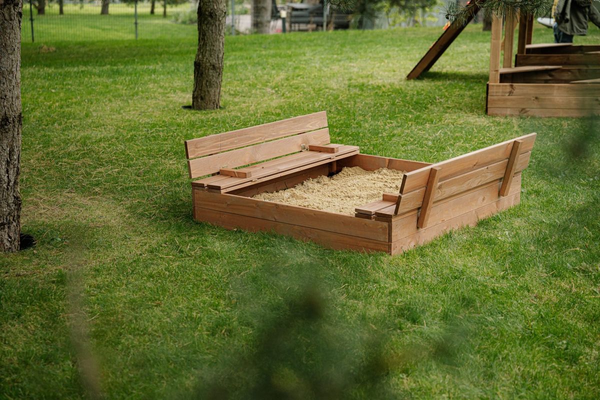 Smėlio dėžė HATIS, 140x140 cm ir 300 kg smėlio Smėlio dėžė HATIS, 140x140 cm ir 300 kg smėlio