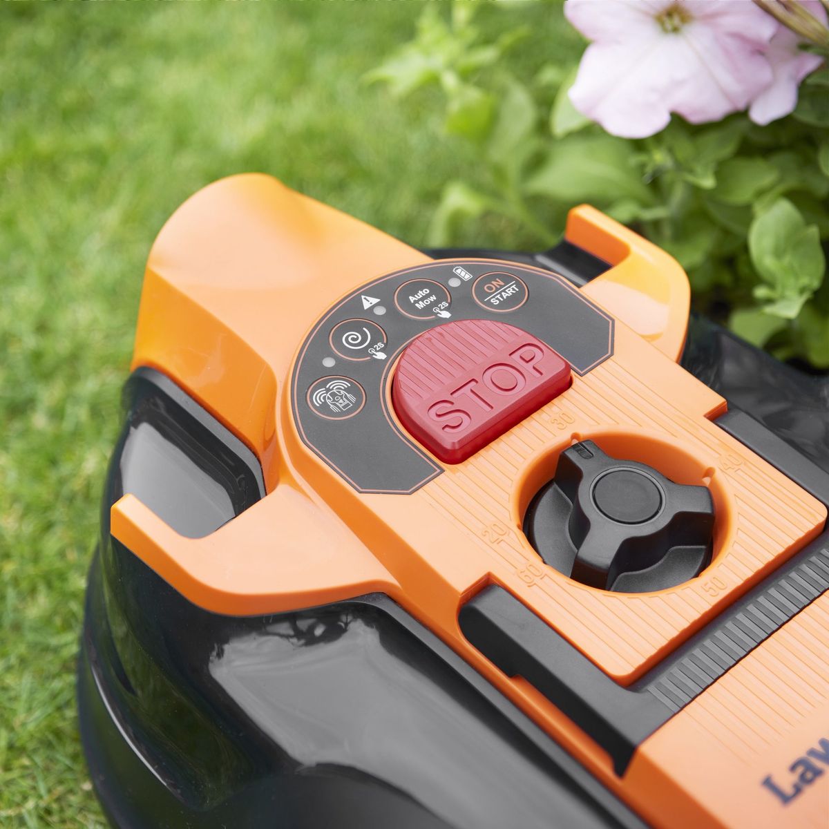 Belaidis vejos pjovimo robotas Lawnmaster 24 V, 4 Ah,250m2 Belaidis vejos pjovimo robotas Lawnmaster 24 V, 4 Ah,250m2