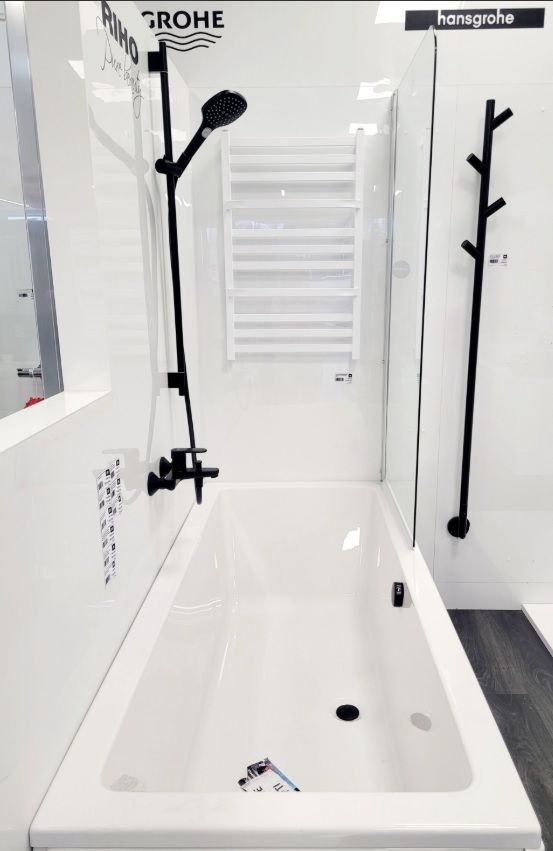 Vonia Riho Lusso 180x80 cm su kojomis, paneliais ir juodu sifonu