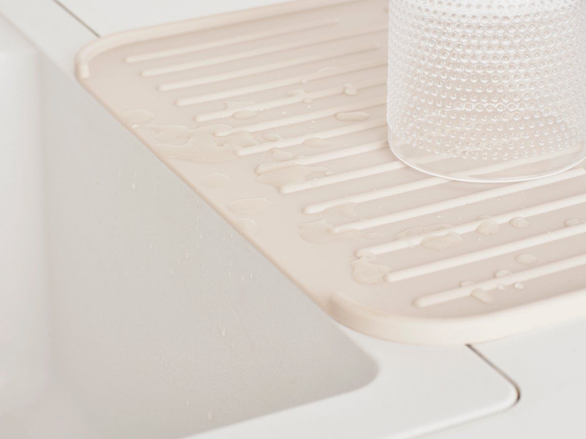 Silikoninis kilimėlis indams džiovinti Brabantia 44x32cm, Soft Beige, 252044