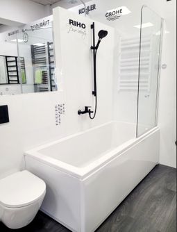 Vonia Riho Lusso 180x80 cm su kojomis, paneliais ir juodu sifonu